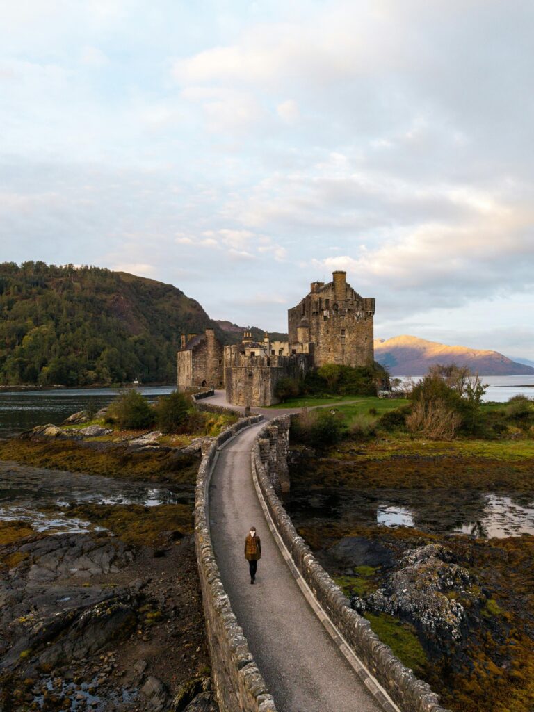 Eielan Donan castle, 6 day private tour from Edinburgh, 6 day private tour of scotland for first time visitors to scotland, Private 6 day tour of Scotland for US visitors